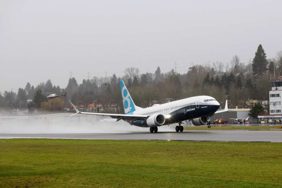The Boeing Co. Max 737 jet takes off from Renton Municipal Airport in Renton, Wash., on Jan. 29, 2016. Photo: Bloomberg Photo By Mike Kane. /  2016 Bloomberg Finance LP