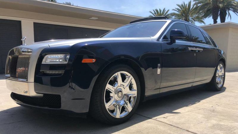 Illustration for article titled At $89,975, Could This 2011 Rolls Royce Ghost Put You Into the Spirit of Ecstasy?
